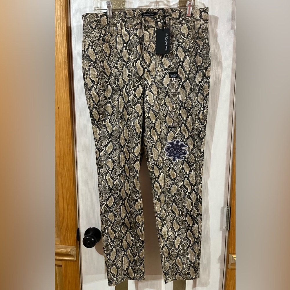 Chic Snakeskin Skinny Jeans - Black and Tan